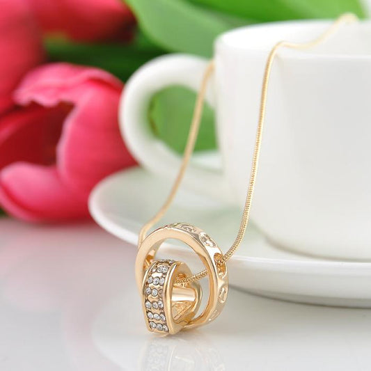 Collana con pendente anello e cuore ricoperto di strass - Colore Oro